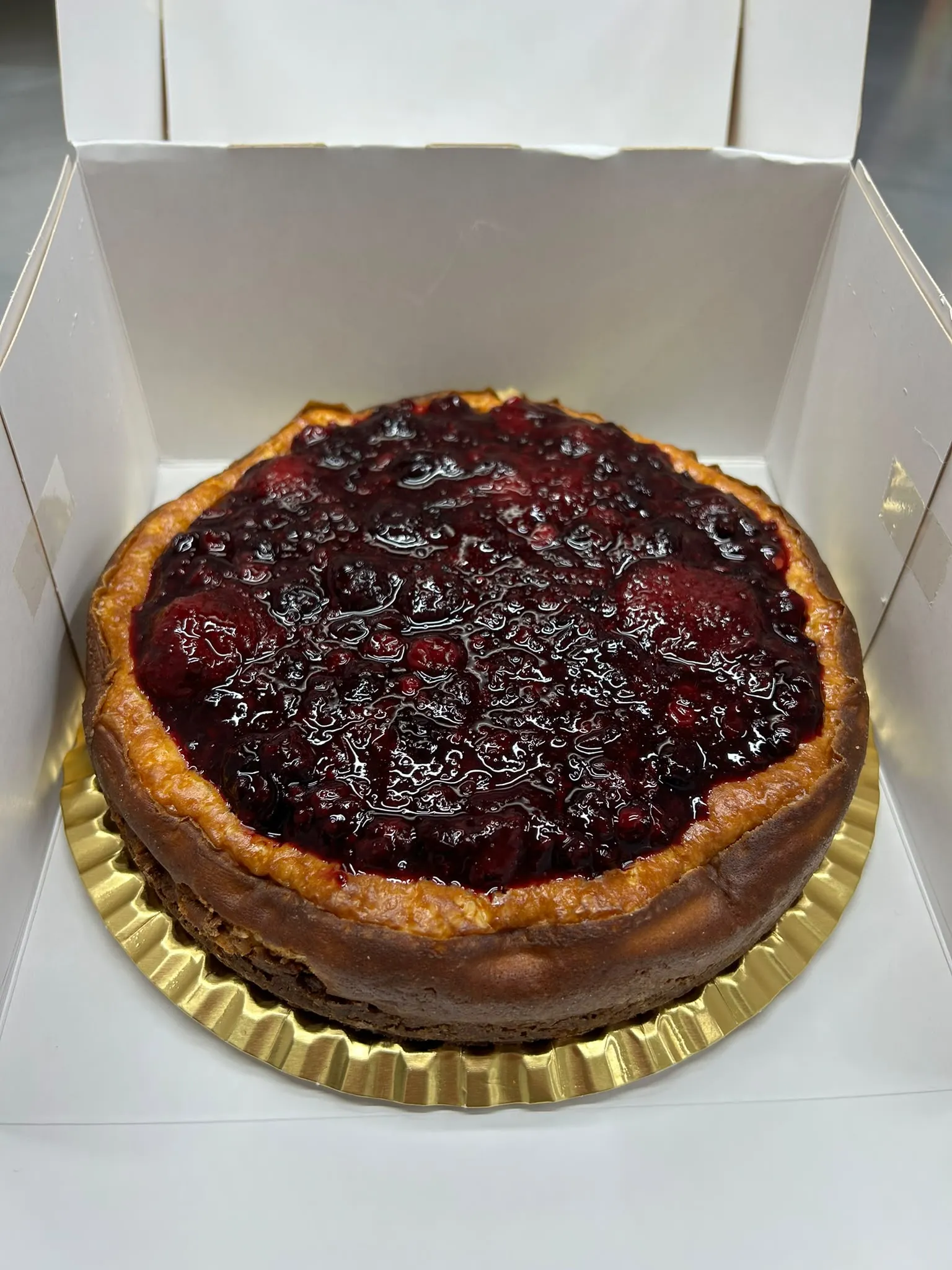 Cheesecake amb coulis de fruits vermells